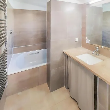 Pet Friendly In Laurent De La Ca *